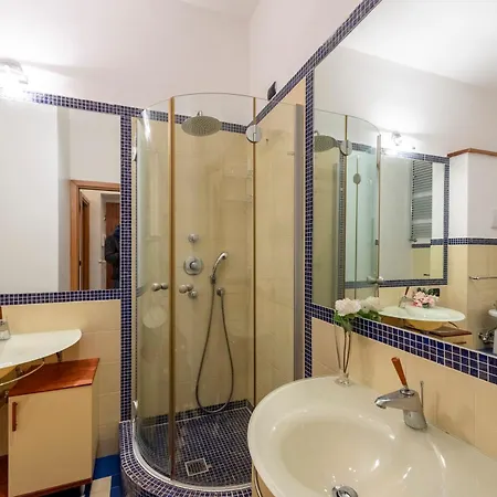 Graceful Center - Happy